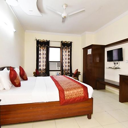 Hotel B-Comfort Amritsar Bagian luar foto