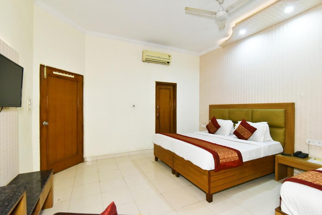 Hotel B-Comfort Amritsar Bagian luar foto